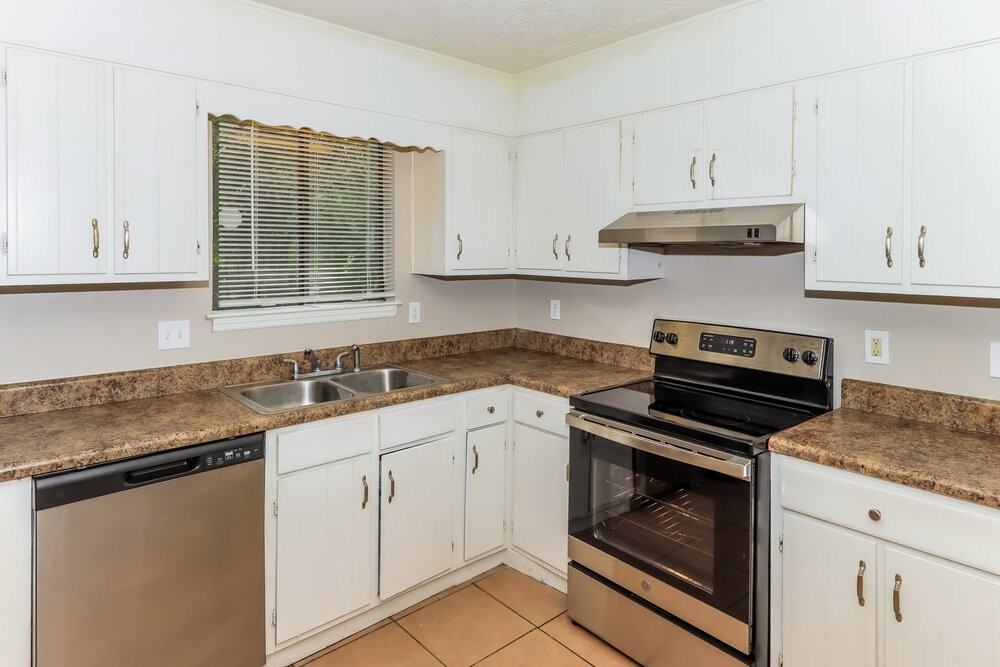 8912 Saddlewood Dr - Photo 5 of 16