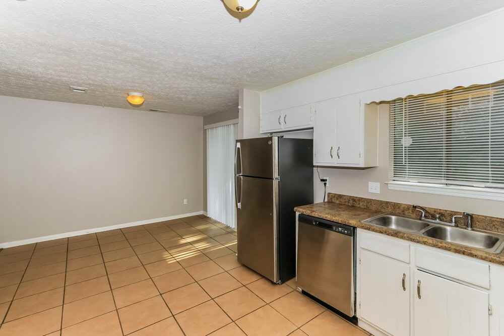 8912 Saddlewood Dr - Photo 7 of 16