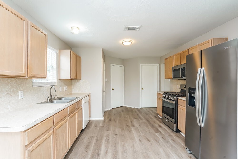 13130 Pine Thicket Ln - Photo 7 of 17