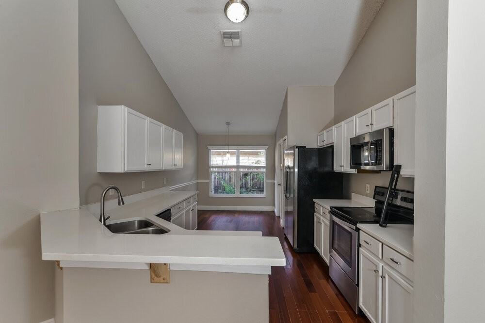 2161 Fennell St - Photo 7 of 16