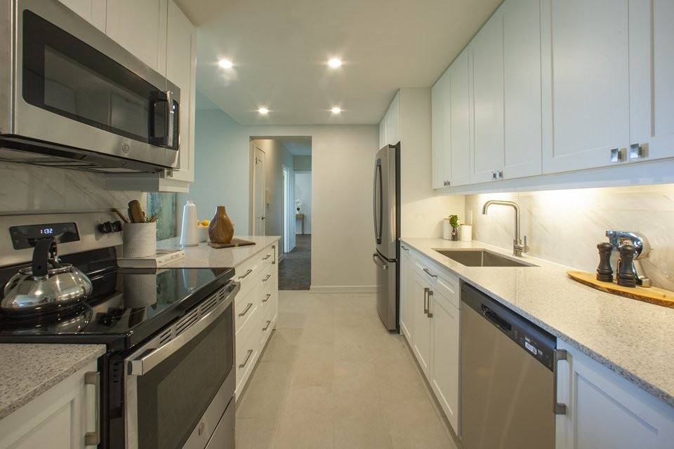 La Salle Towers - Photo 3 of 40