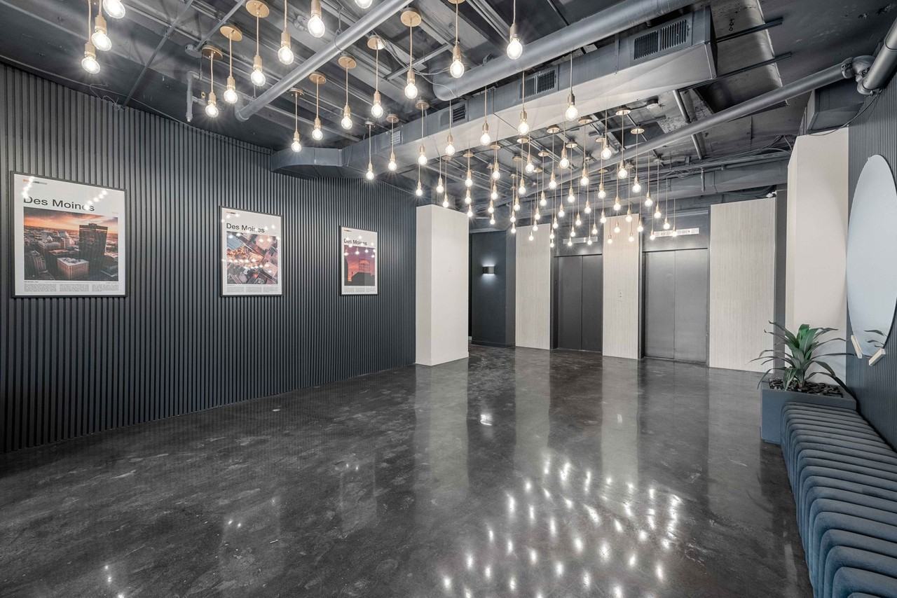 The Lyon - Photo 3 of 50