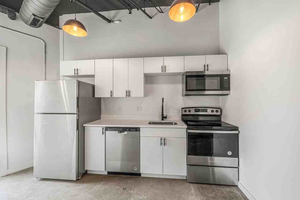 The Lyon - Photo 5 of 50