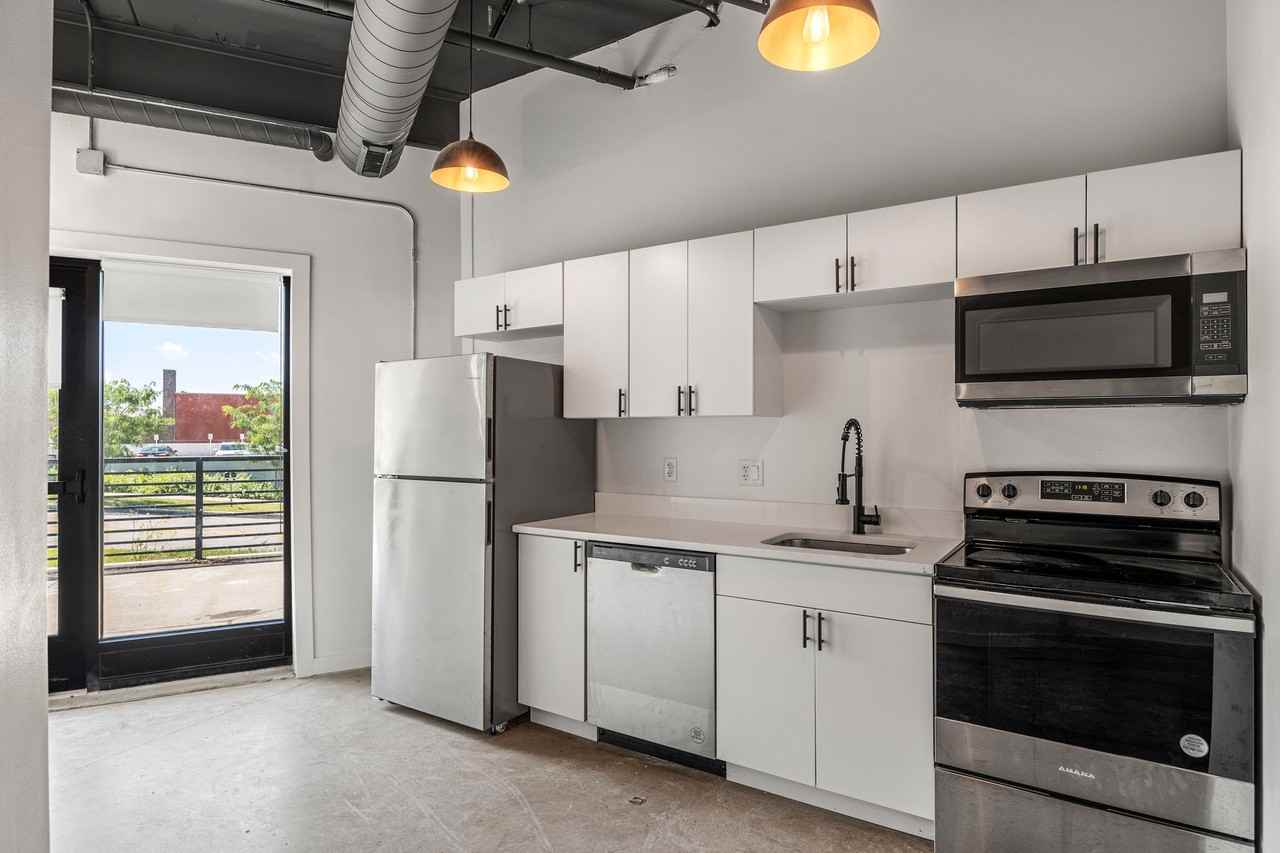 The Lyon - Photo 6 of 50