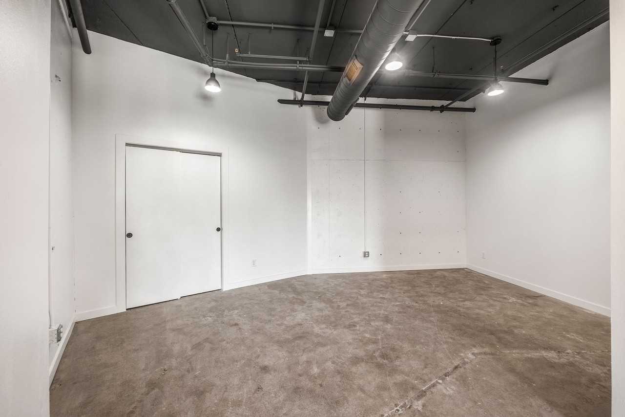 The Lyon - Photo 7 of 50