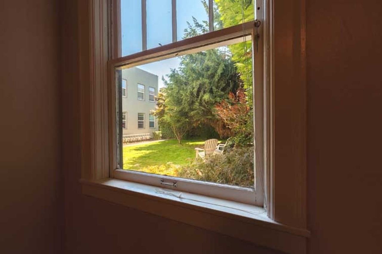 1037 NW 20th Ave - Photo 4 of 17