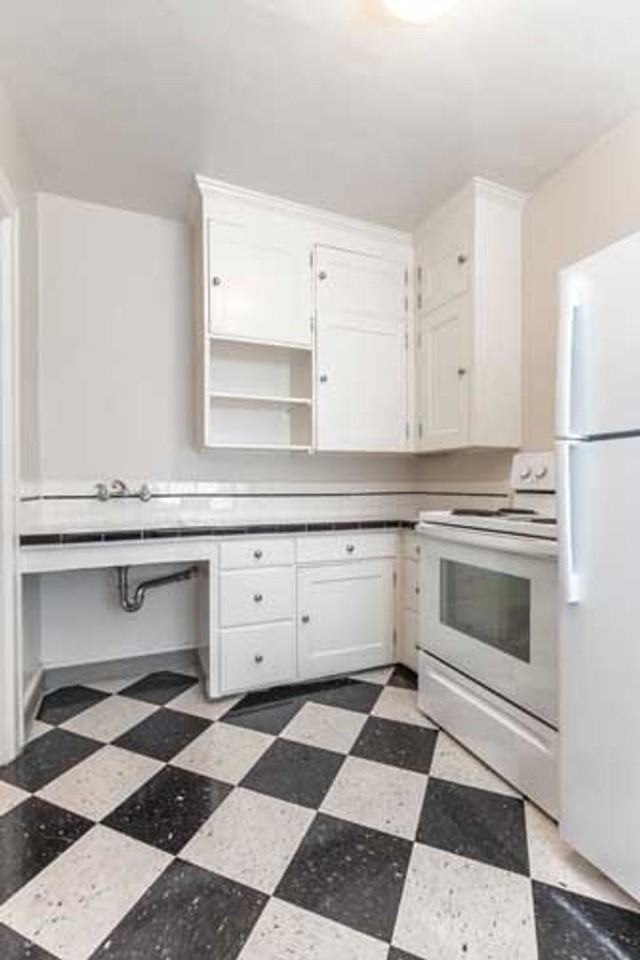 1037 NW 20th Ave - Photo 3 of 22