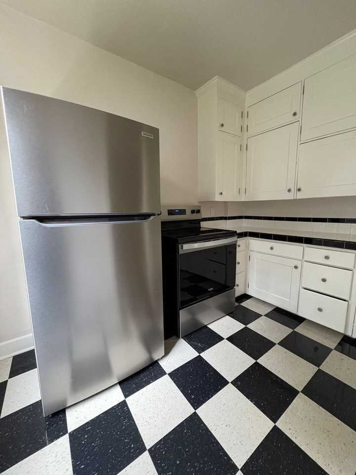 1037 NW 20th Ave - Photo 5 of 22