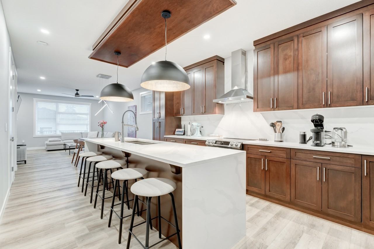 7136 34 Ave Nw Uppr - Photo 2 of 32