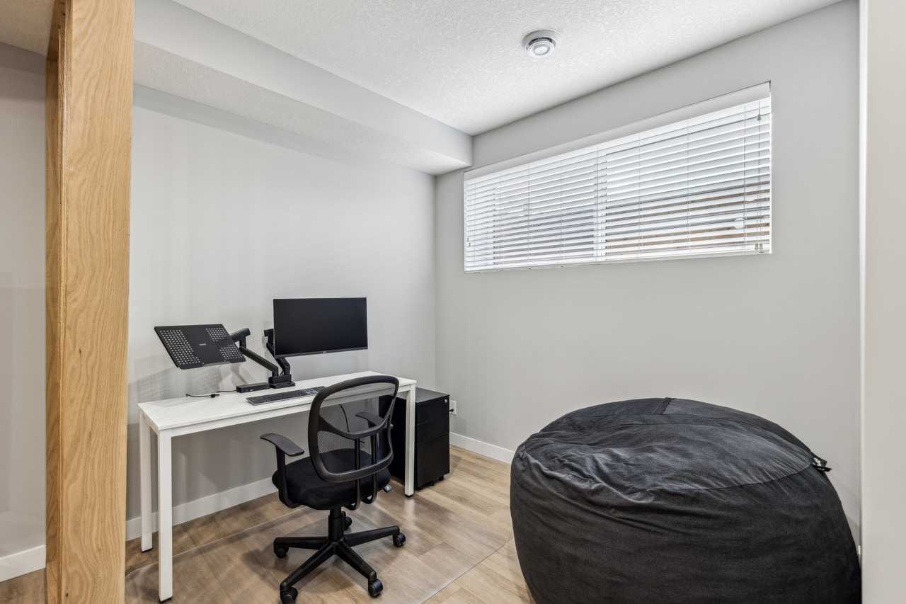 7136 34 Ave Nw Lowr - Photo 3 of 28