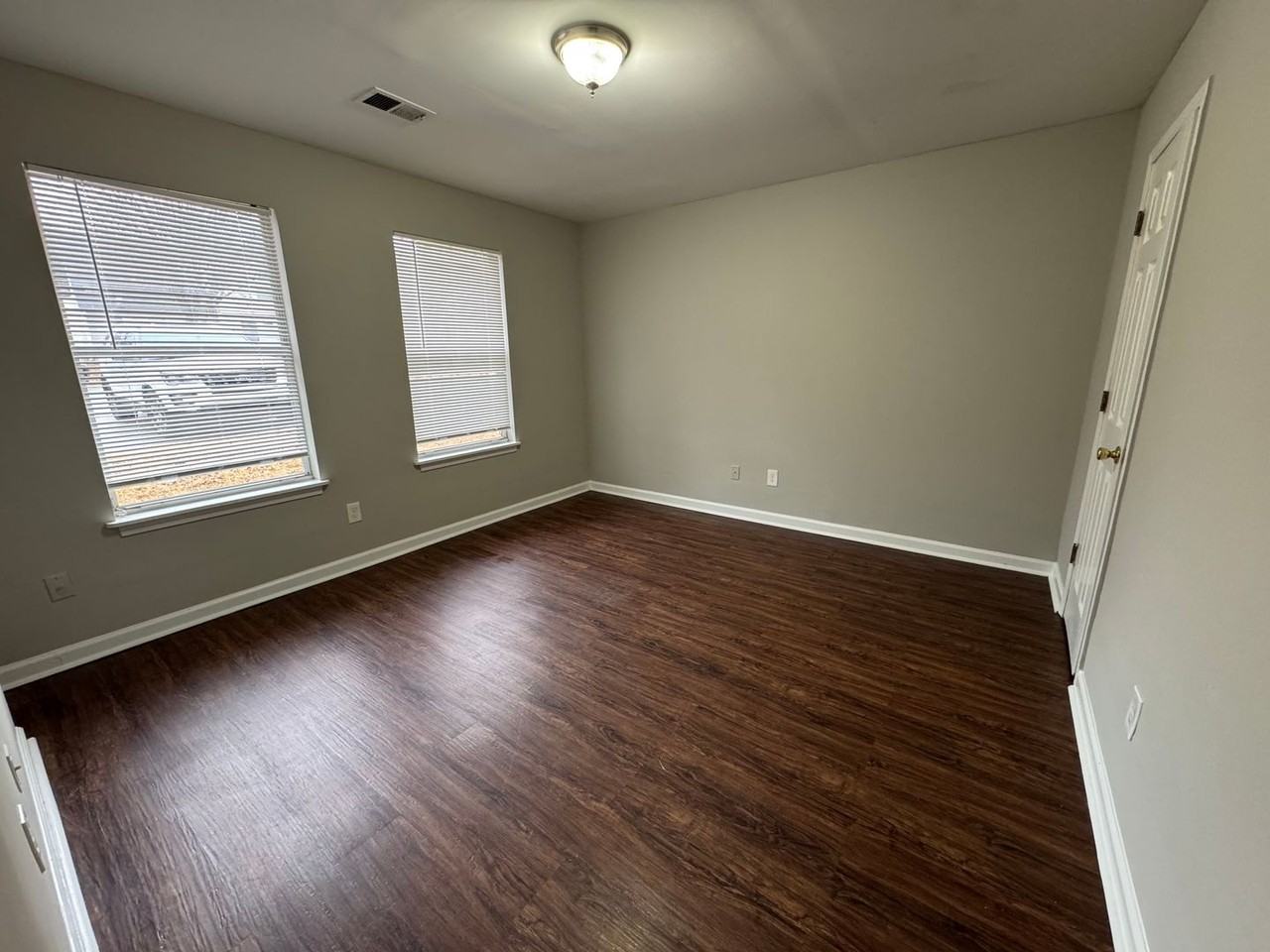 9051 Stoneleigh Trce - Photo 5 of 7