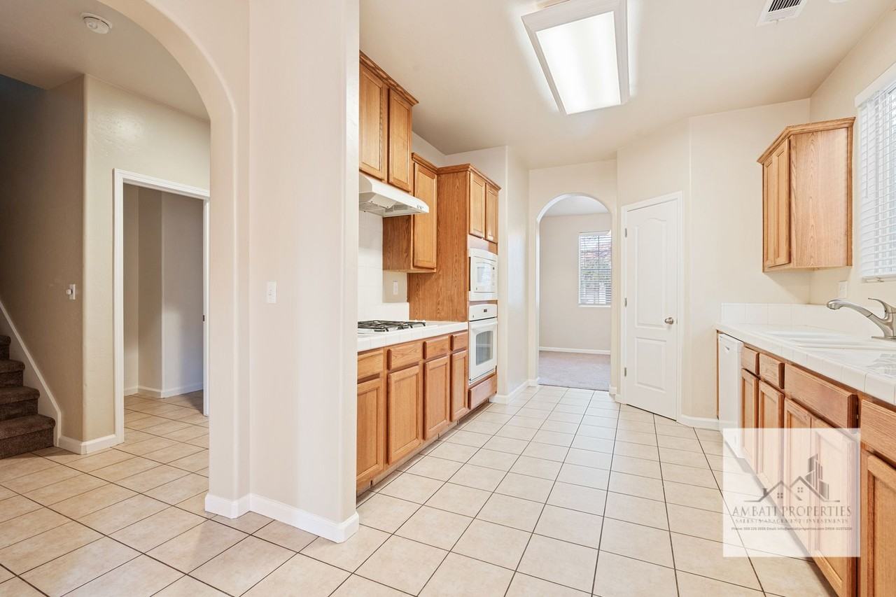 4381 W Artemisa Dr - Photo 5 of 14