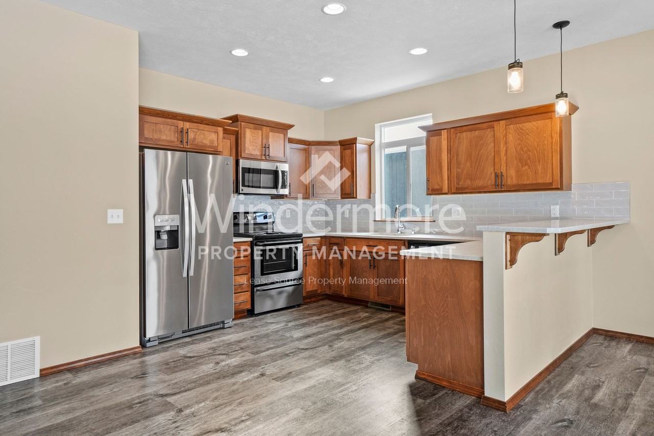 12919 N Raptor Ln - Photo 3 of 38