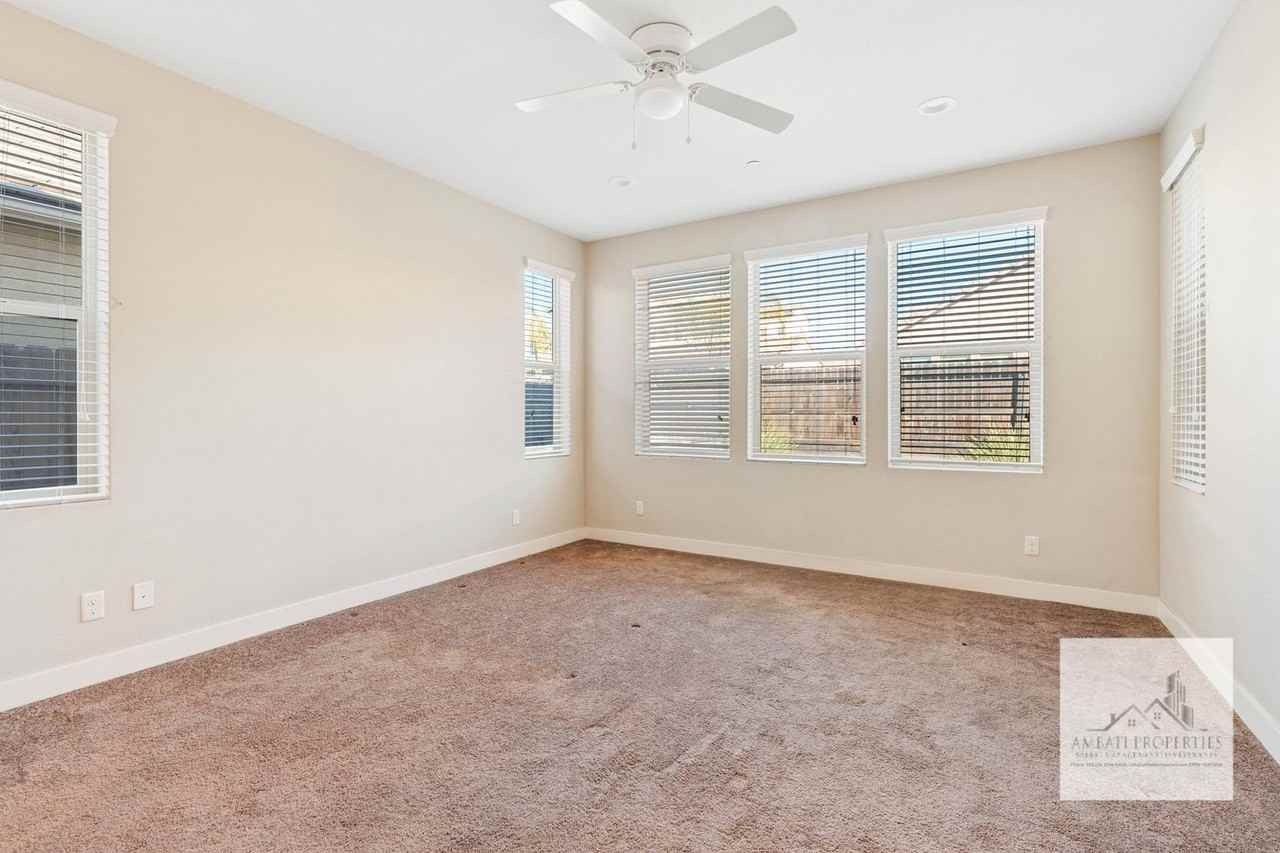 457 Fir St W - Photo 6 of 17