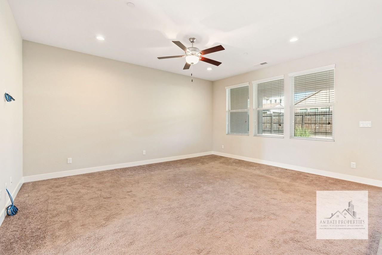 457 Fir St W - Photo 7 of 17