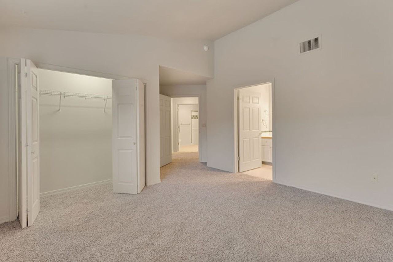 Courtland Place - Photo 3 of 17