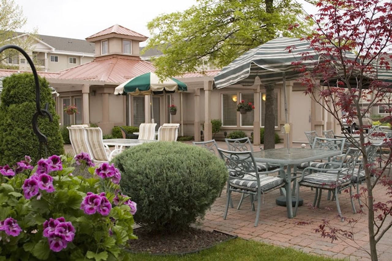 Courtland Place - Photo 4 of 17