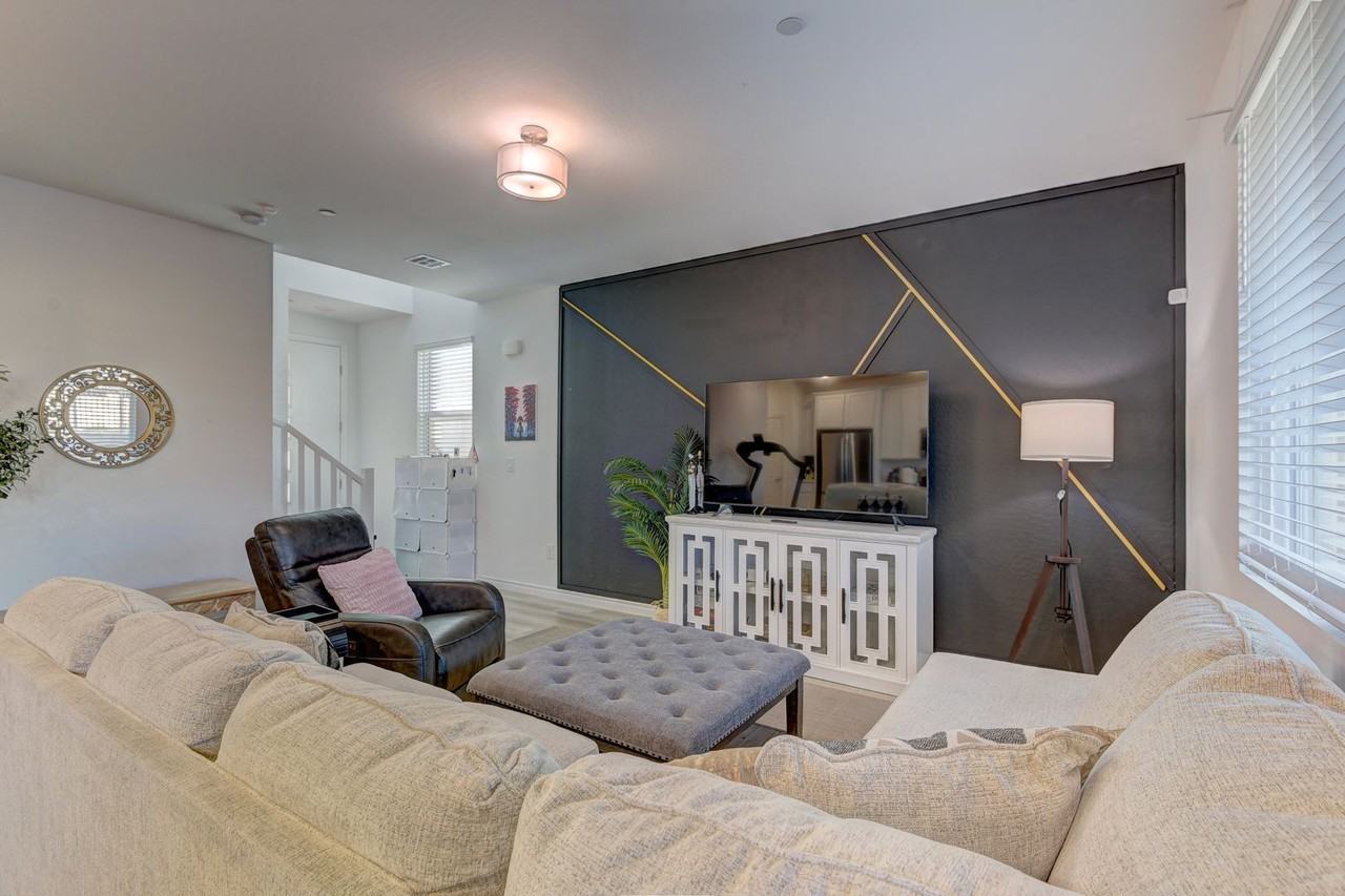 8827 Roadrunner Ravine St - Photo 3 of 17