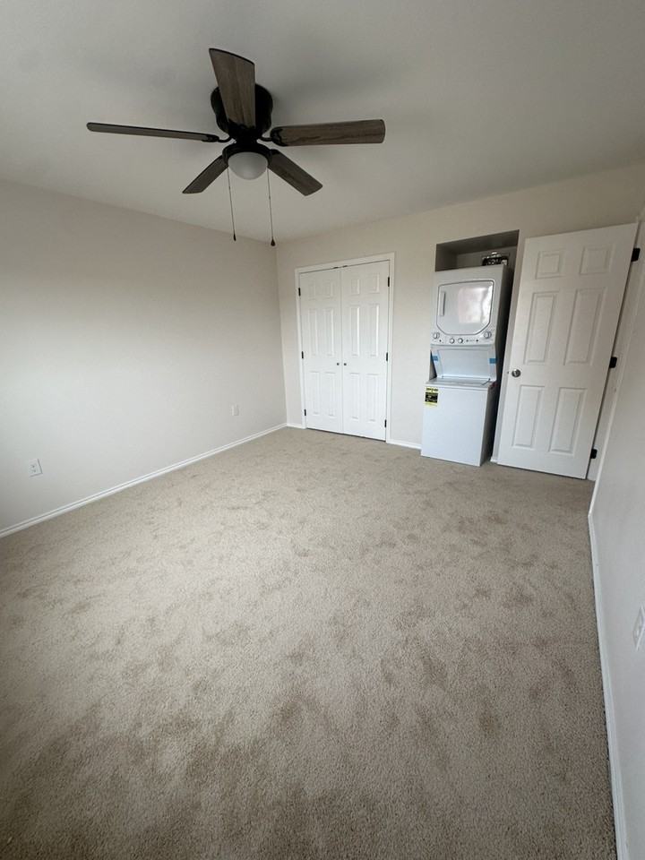 1712 E Third St - Photo 3 of 8