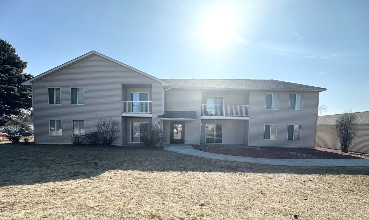 Holiday Commons Apartments - Photo 3 of 36