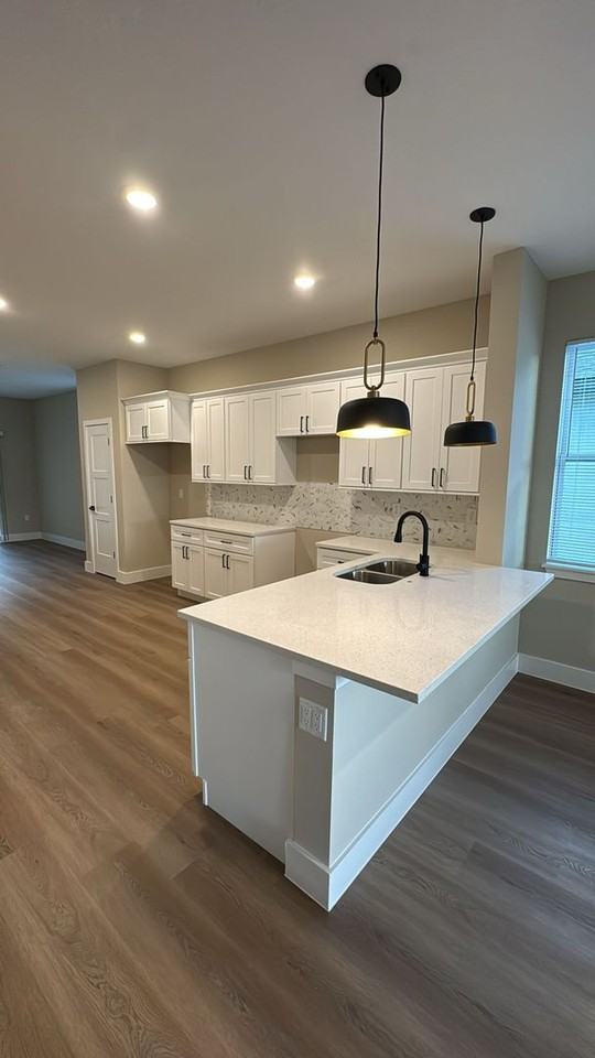 127 N Hudson St - Photo 2 of 14