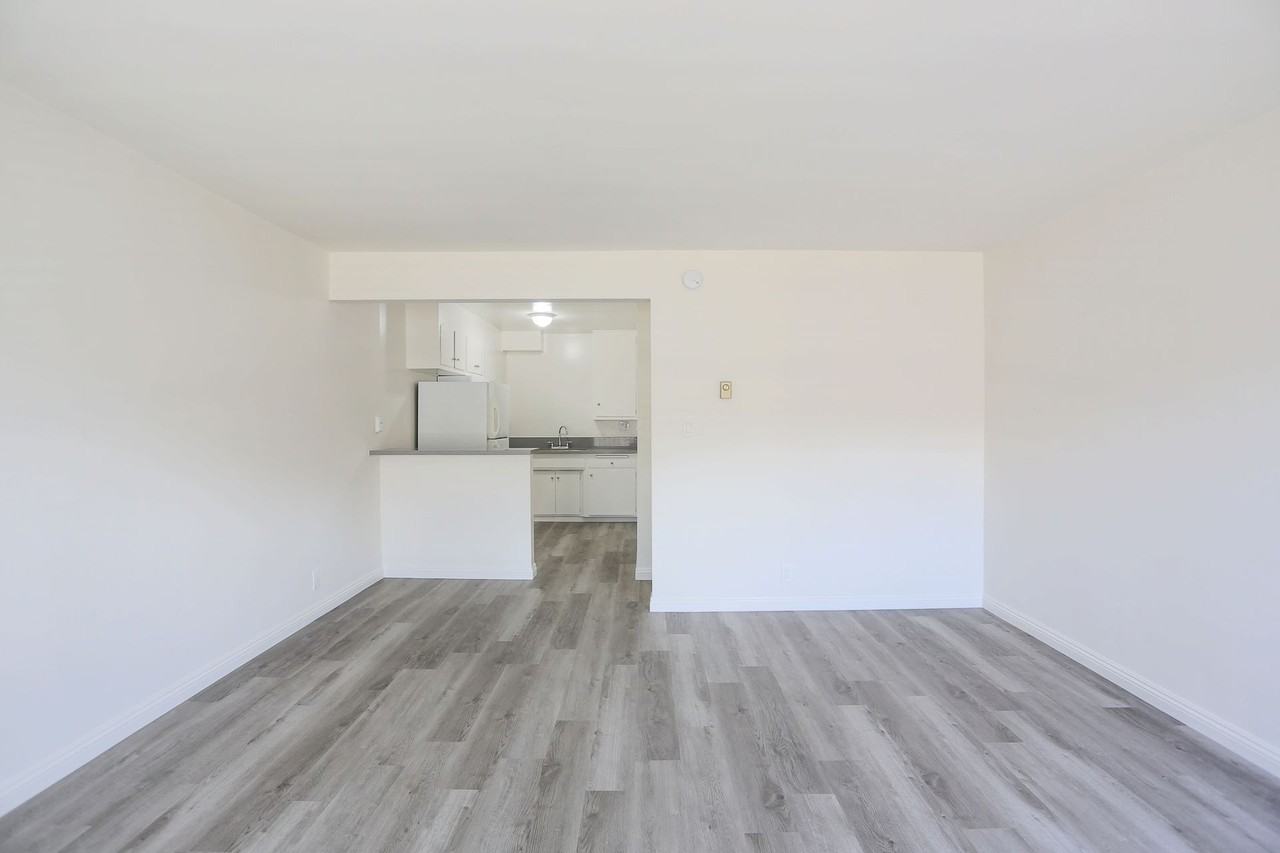 Reseda East - Photo 5 of 15