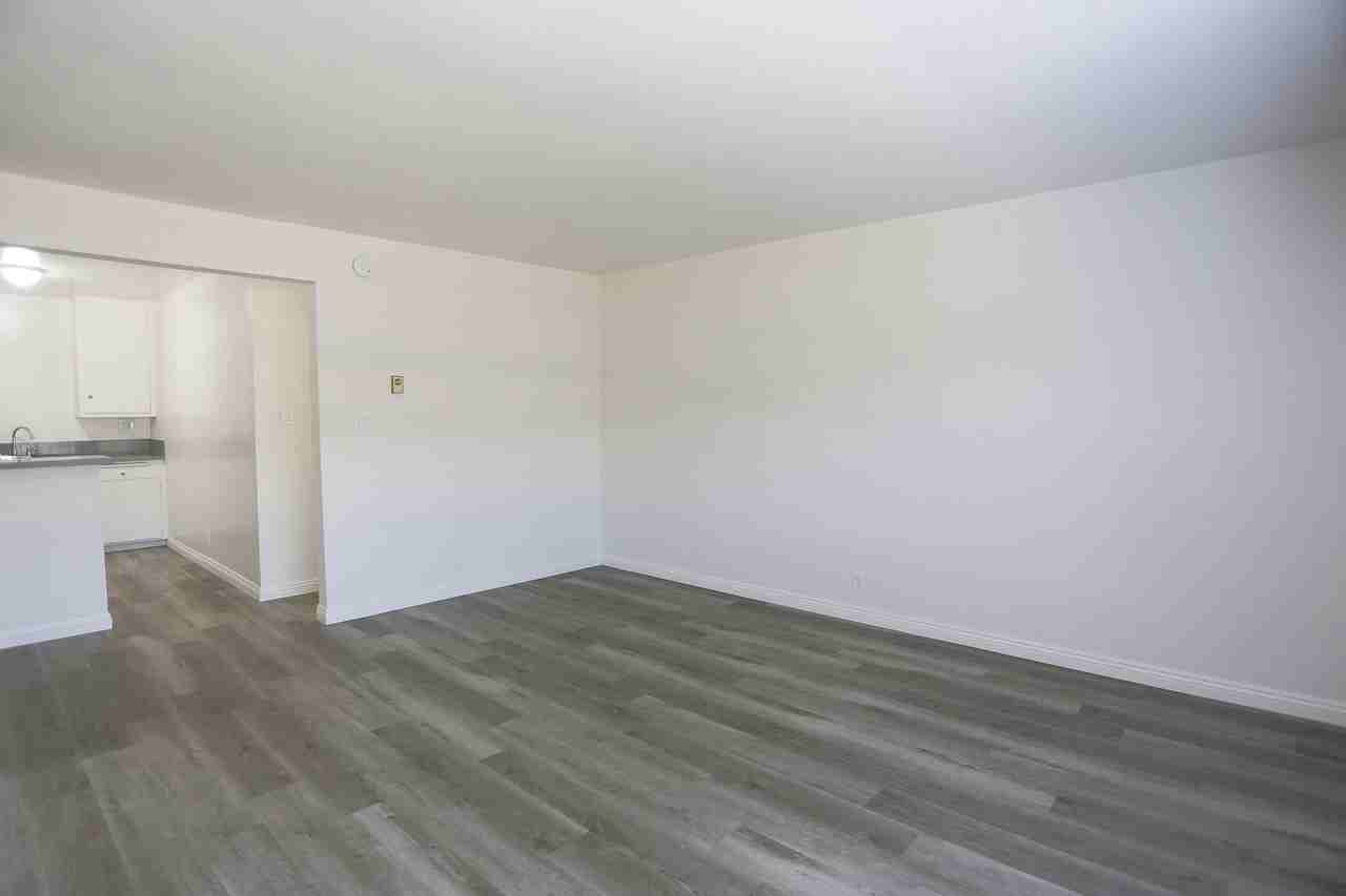 Reseda East - Photo 6 of 15