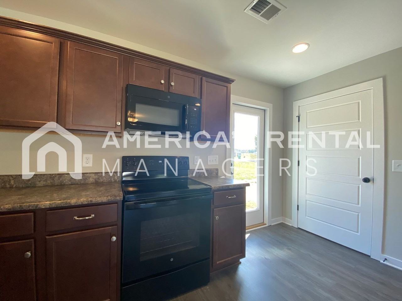 385 Sunlight Cir - Photo 5 of 22