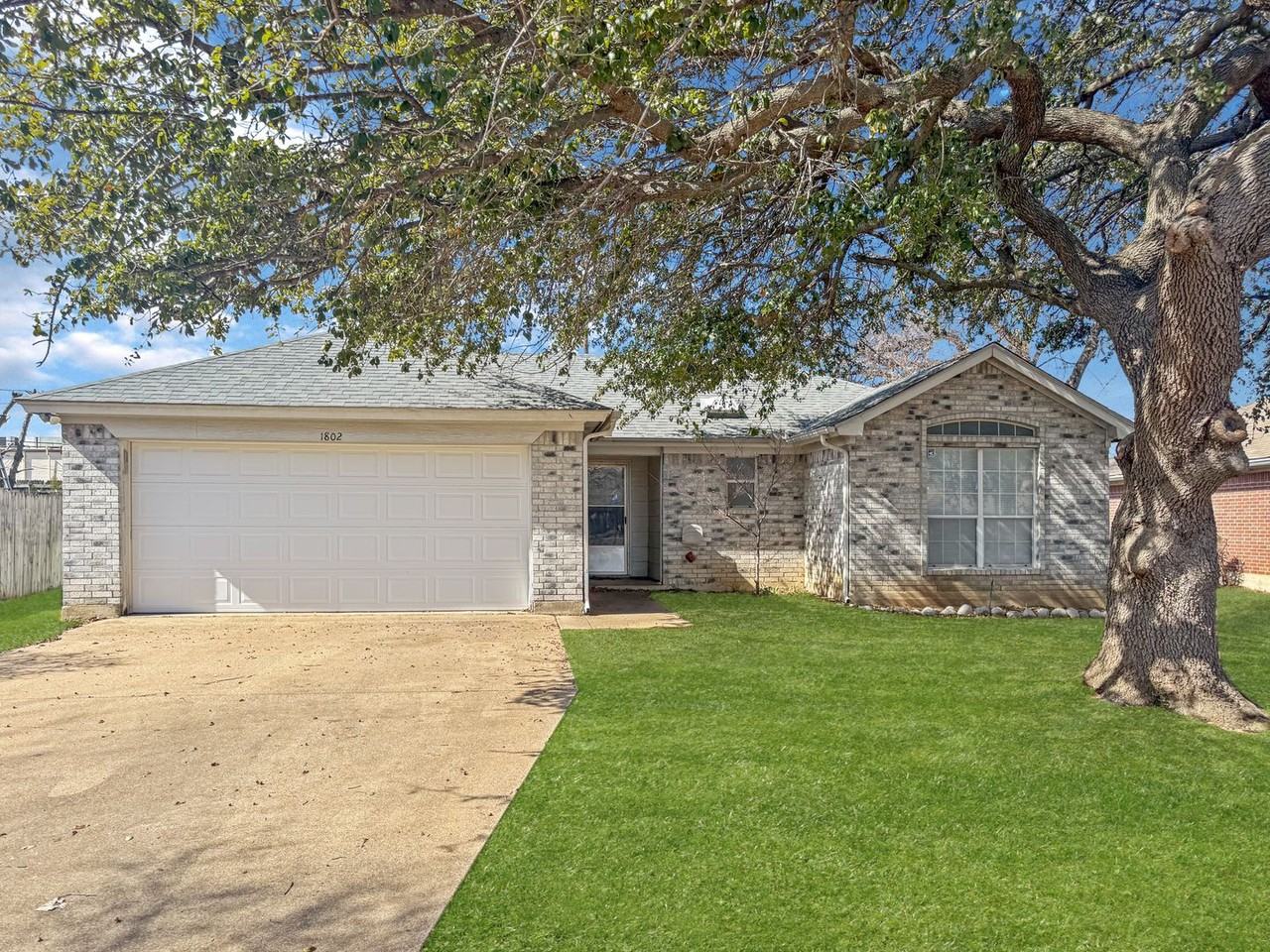 1802 Baylor Dr - Photo 2 of 25