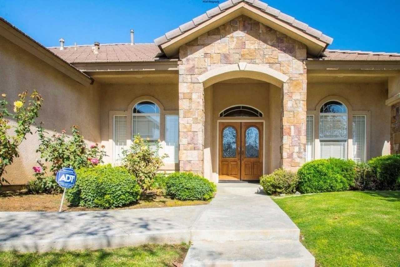 10614 Cliffside St - Photo 2 of 16