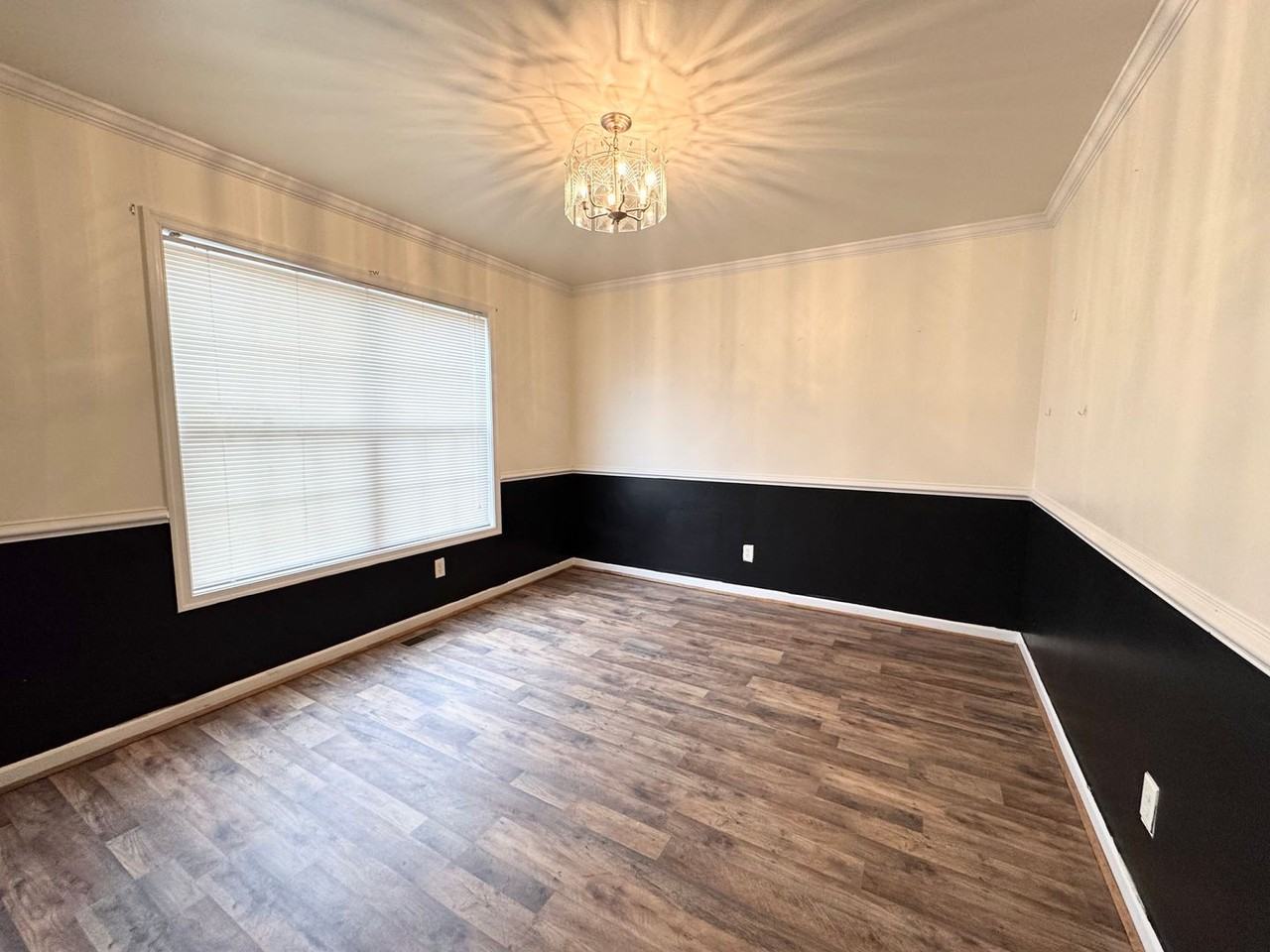 102 Camelot Ct - Photo 2 of 16