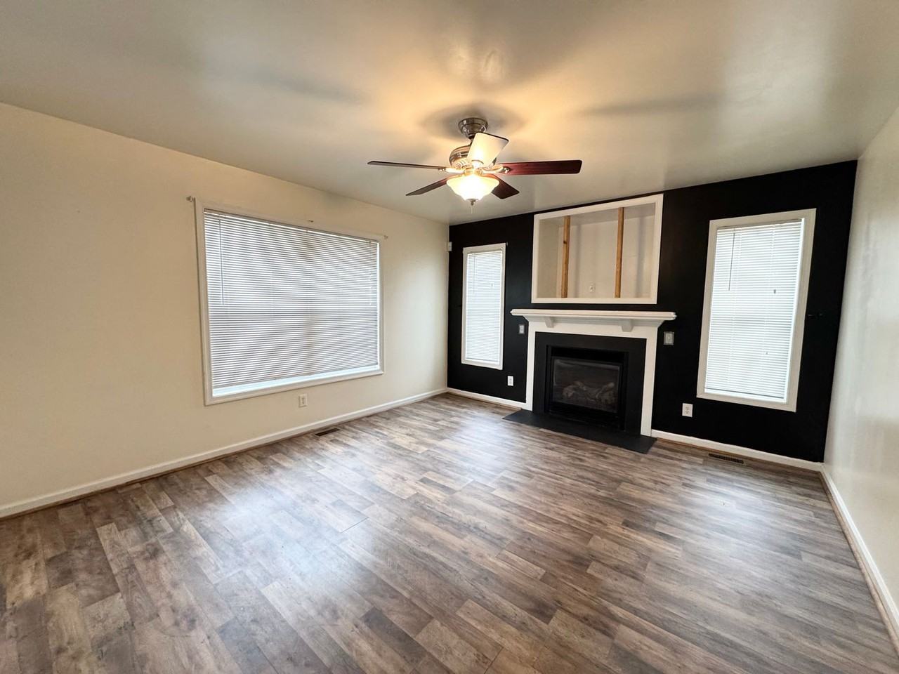 102 Camelot Ct - Photo 3 of 16