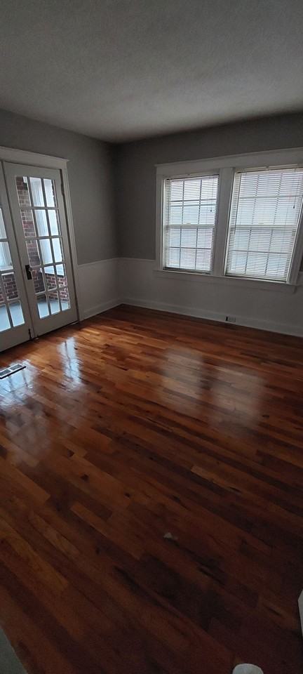Beautiful 1B1B near Loose Park!!! Available NOW!!! - Photo 3 of 7