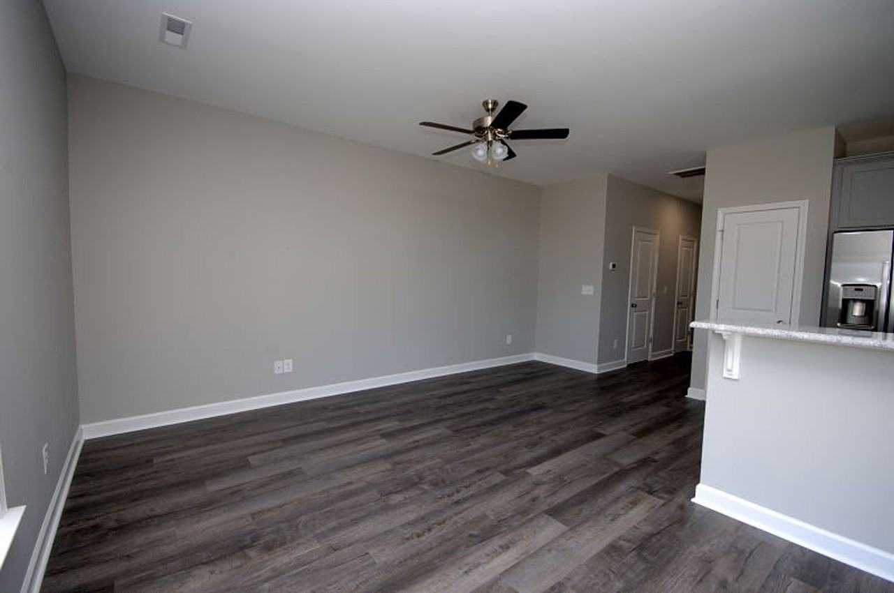 413 S Center St - Photo 3 of 12