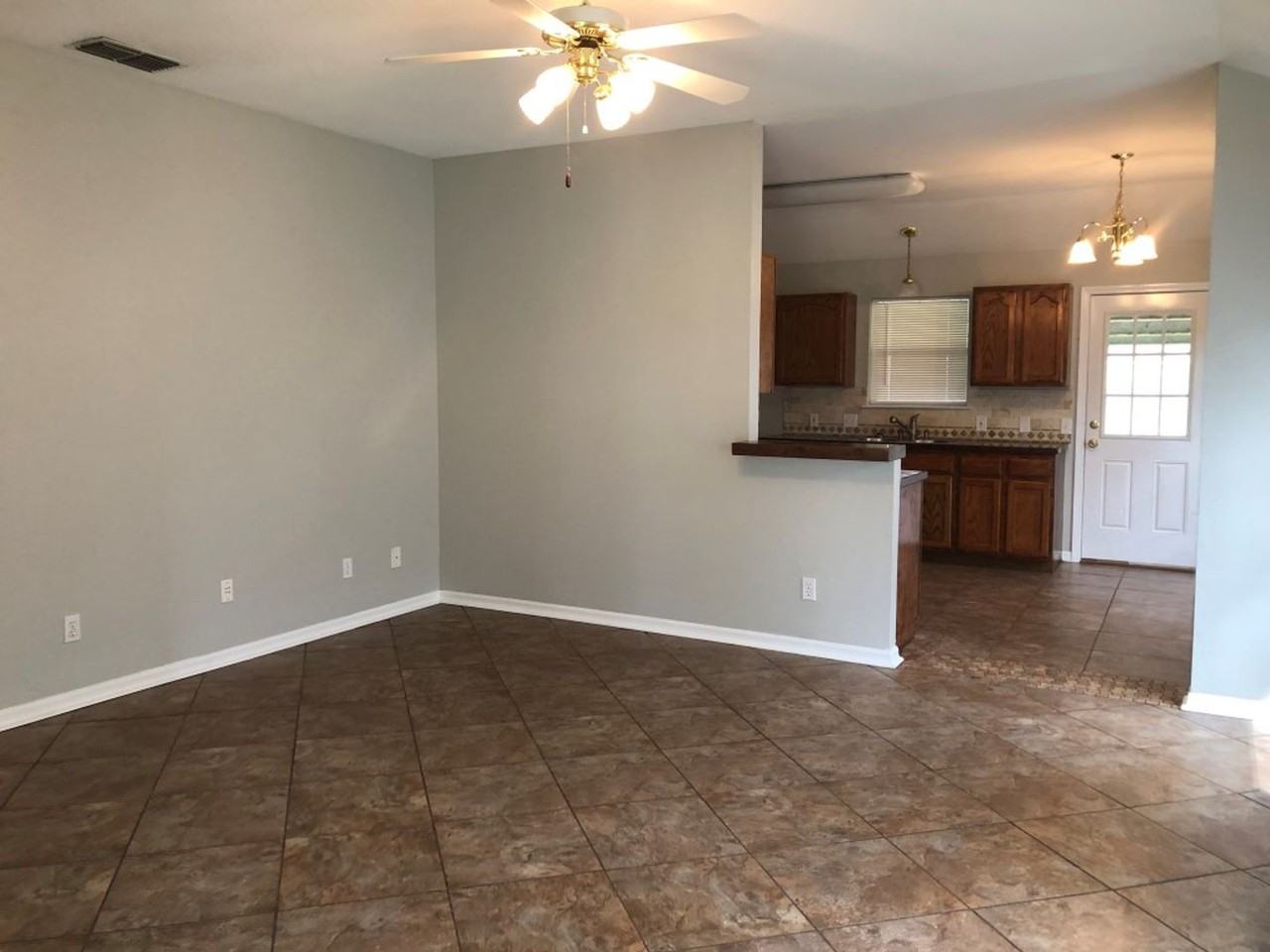 506 Bridle Ln - Photo 2 of 7