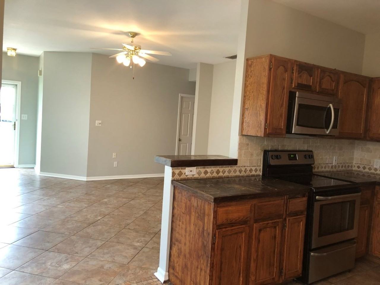 506 Bridle Ln - Photo 3 of 7