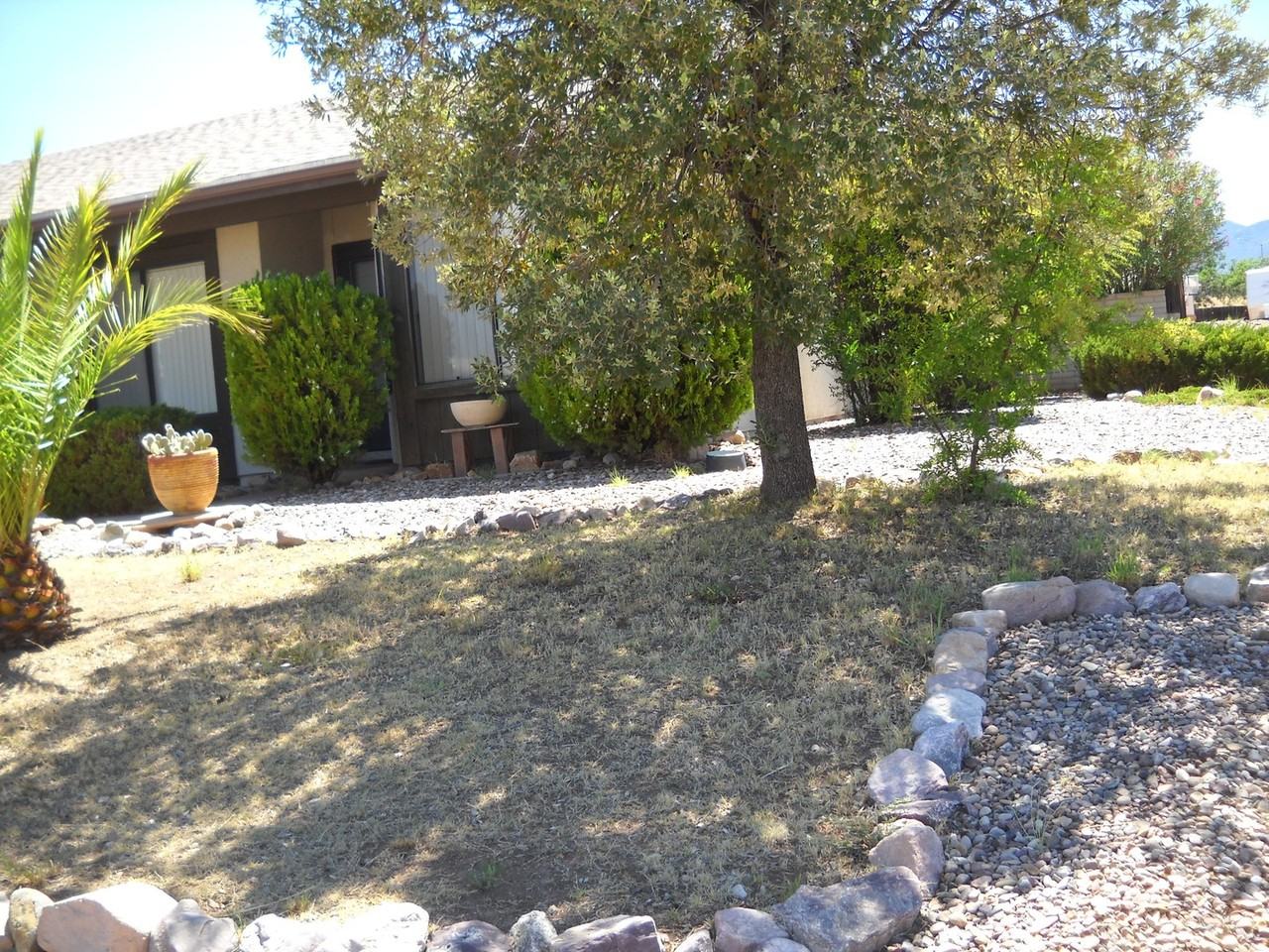 2210 Iris Dr - Photo 3 of 27