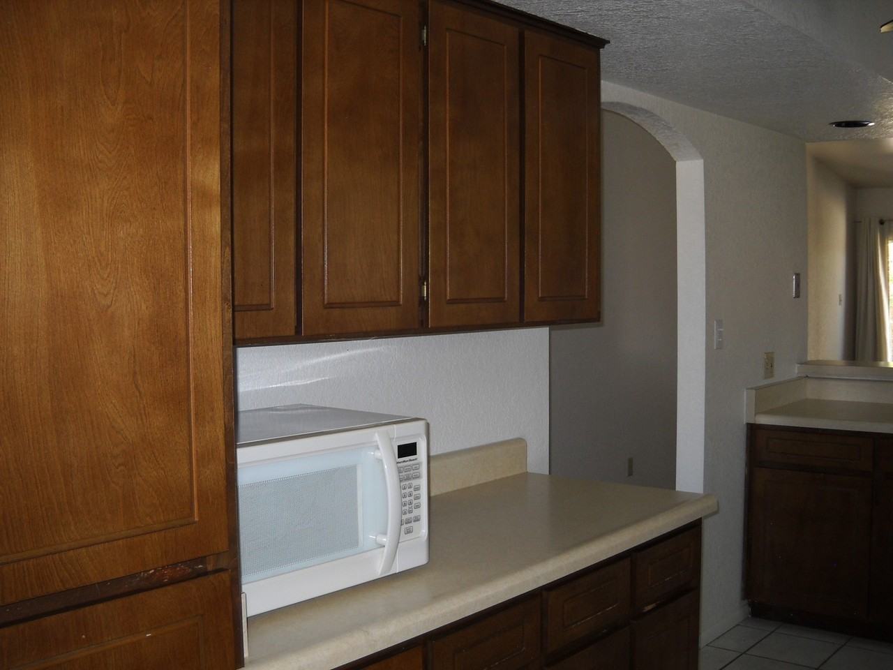 2210 Iris Dr - Photo 6 of 27