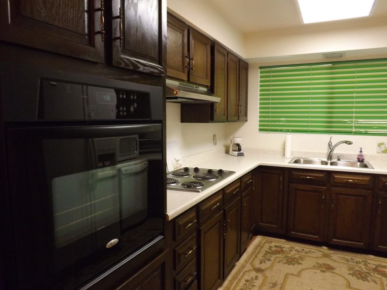 932 S 72nd St - Photo 3 of 27