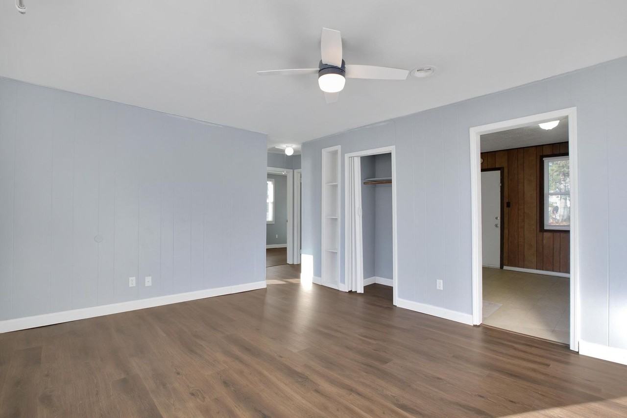 1201 Davis St - Photo 2 of 20