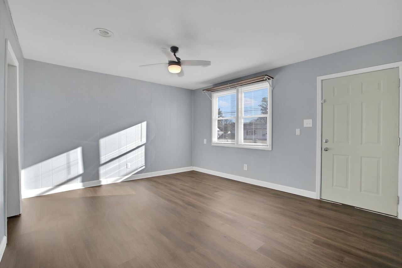 1201 Davis St - Photo 3 of 20