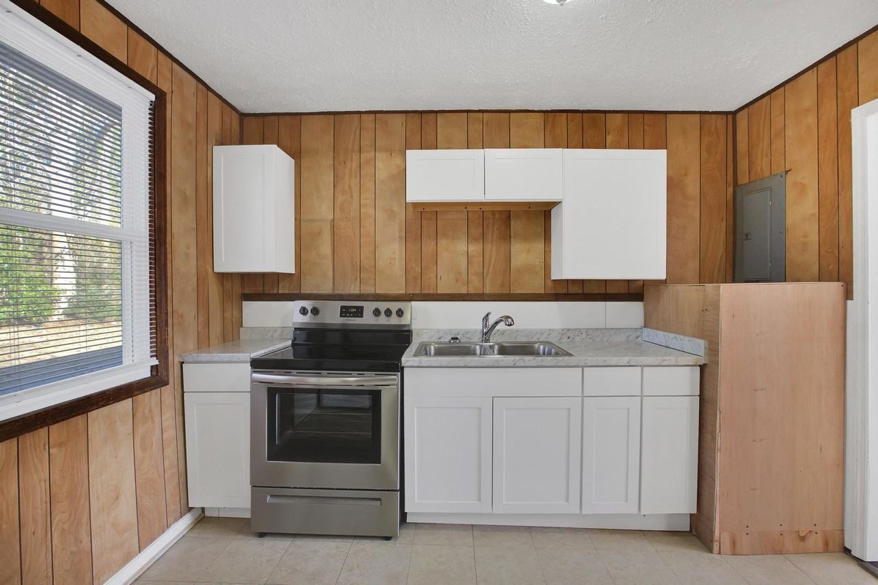 1201 Davis St - Photo 5 of 20