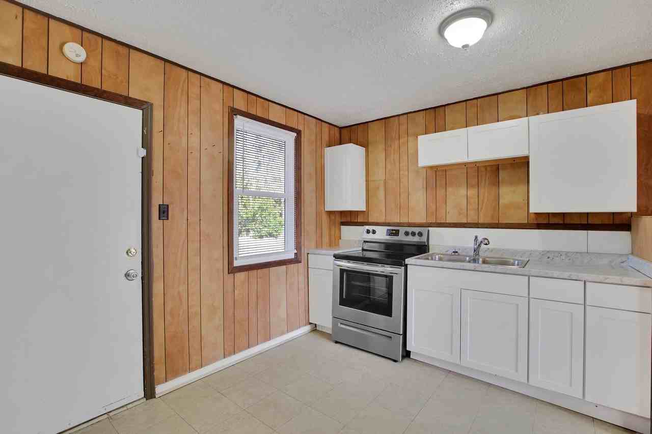 1201 Davis St - Photo 6 of 20