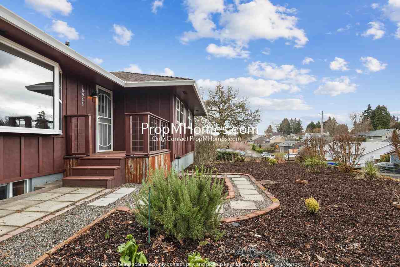 10966 Se 64th Ave - Photo 2 of 25