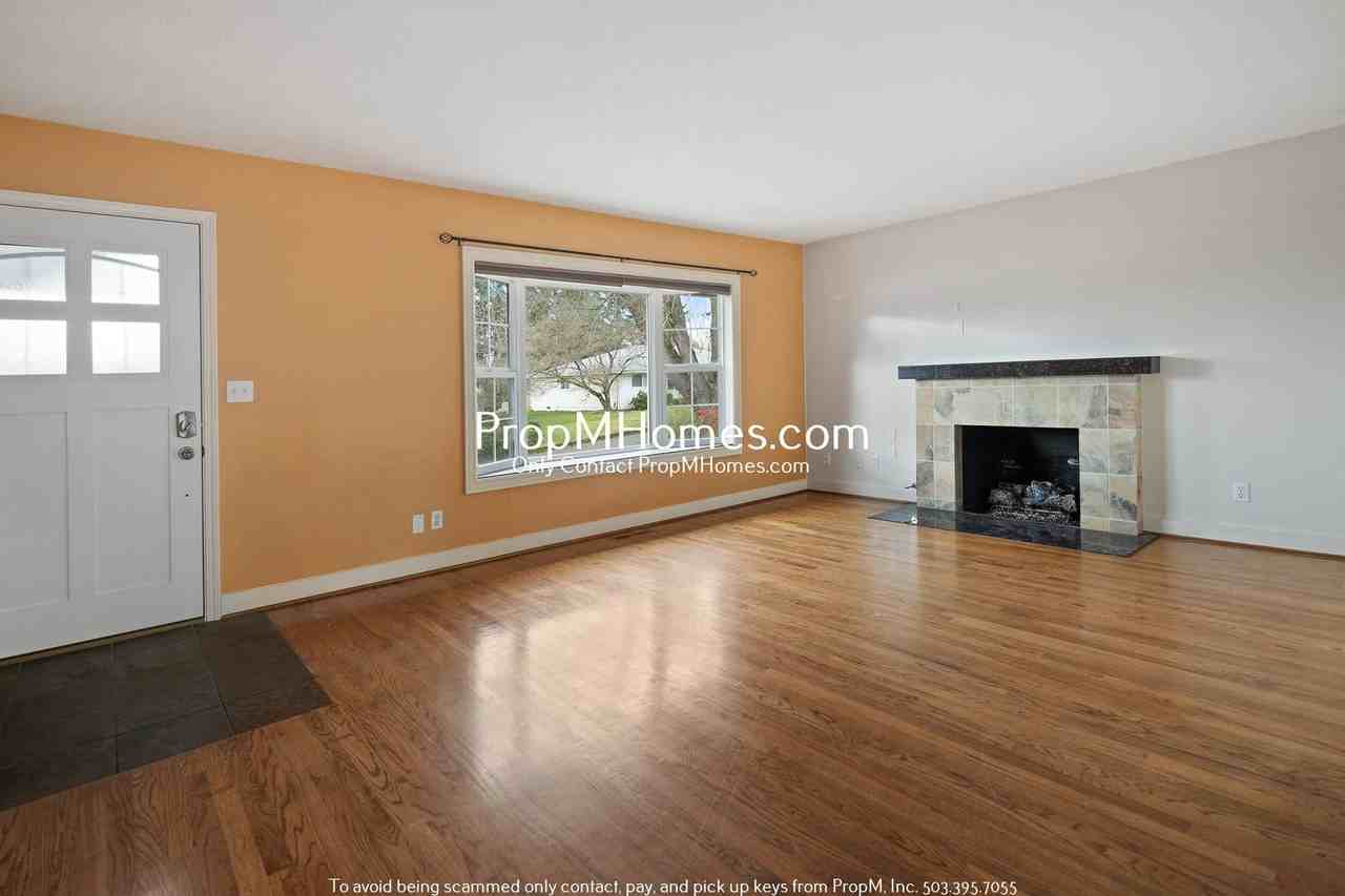 10966 Se 64th Ave - Photo 3 of 25