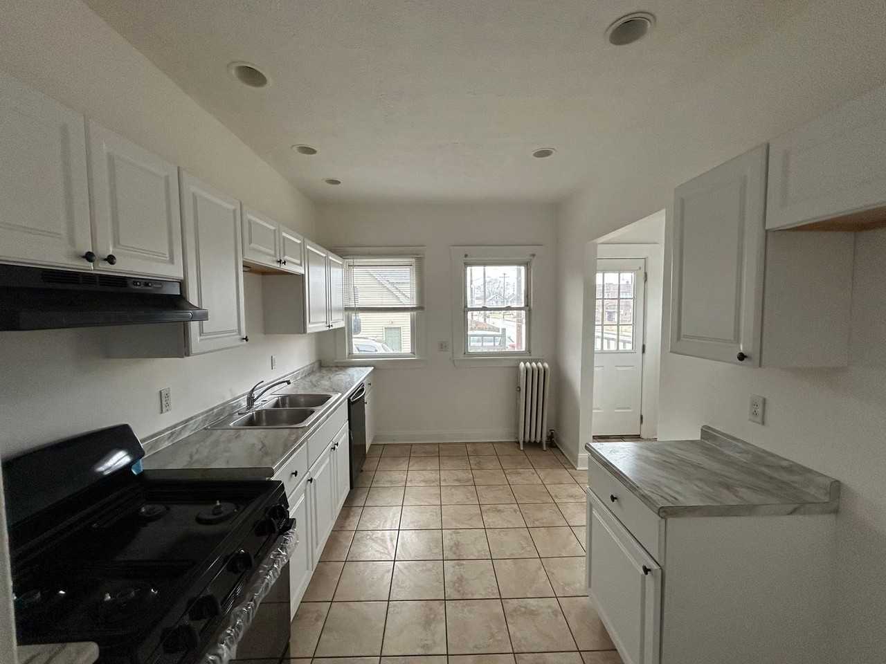 3024 West Blvd - Photo 2 of 12