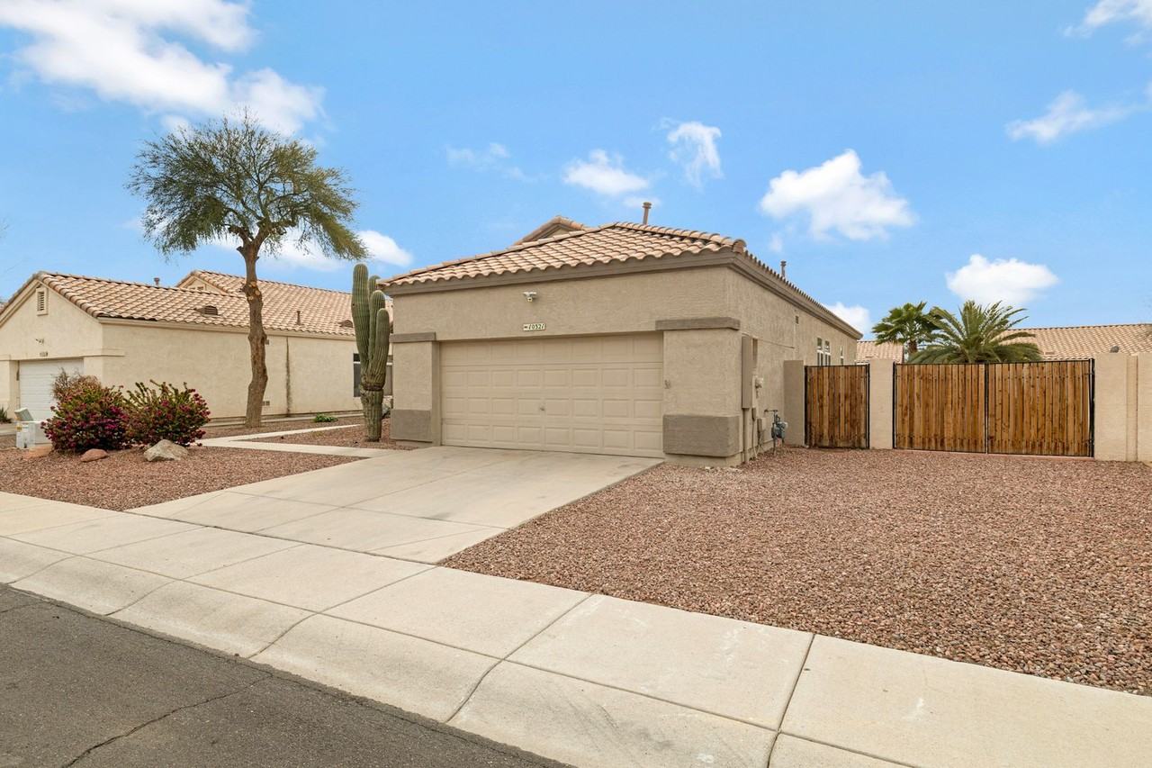 10321 W San Juan Ave - Photo 3 of 34