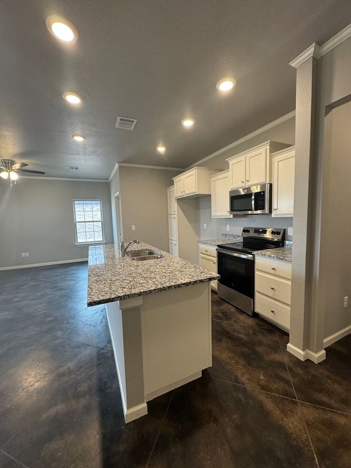 10310 Bolen St - Photo 4 of 17