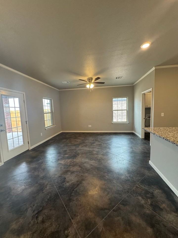 10310 Bolen St - Photo 5 of 17