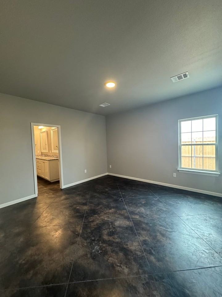 10310 Bolen St - Photo 7 of 17